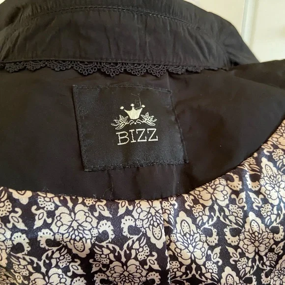 Bizz - Picture 3 of 3